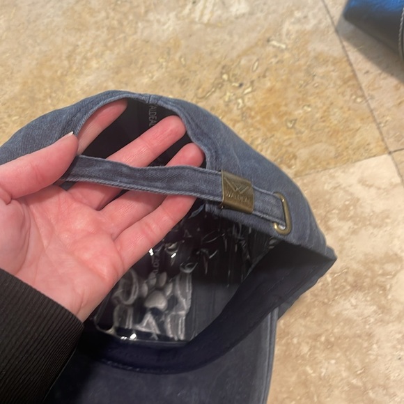 Men’s hat - Picture 2 of 2